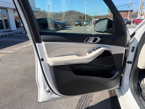 Used 2021 BMW X5 xDrive40i w/ M Sport Package image 13