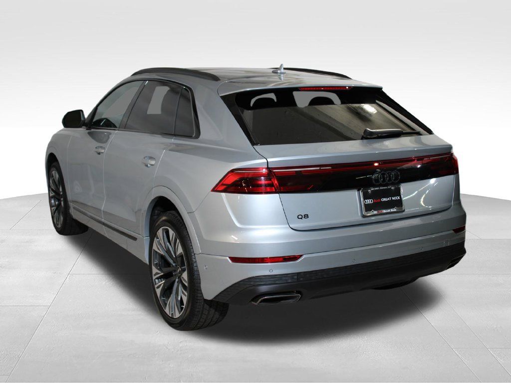 Used 2024 Audi Q8 Premium AWD/4WD image 6