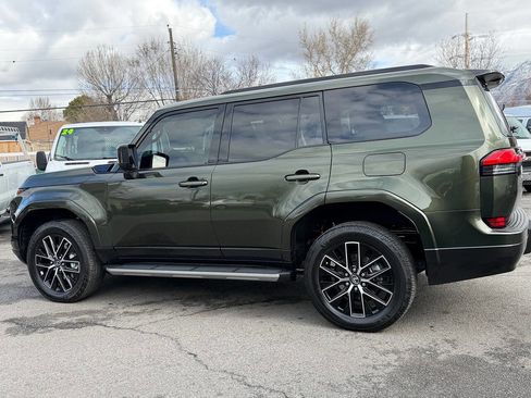 Used 2025 Lexus GX 550 w/ Accessory Package (31) image 9