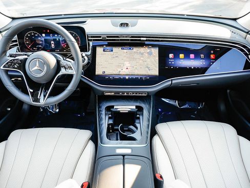 New 2026 Mercedes-Benz E 450 4MATIC Sedan image 10