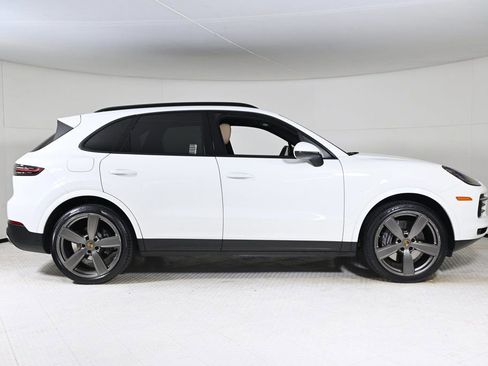 Certified 2022 Porsche Cayenne image 8