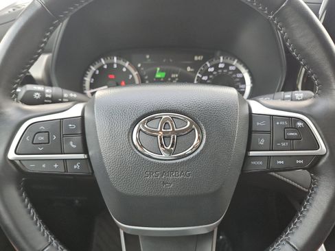 Used 2025 Toyota Highlander LE FWD image 22