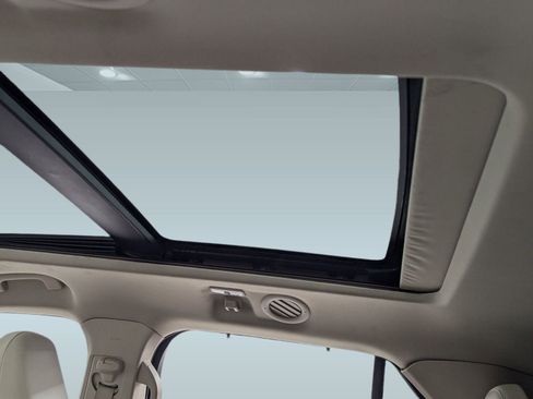 Used 2020 Ford Explorer Platinum w/ Premium Technology Package image 21