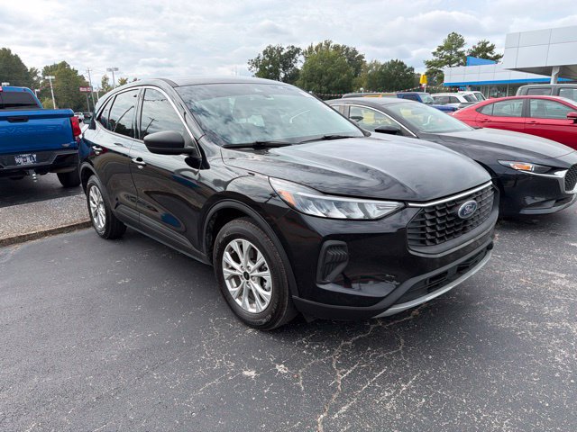 Used 2024 Ford Escape Active w/ Cold Weather Package FWD image 4