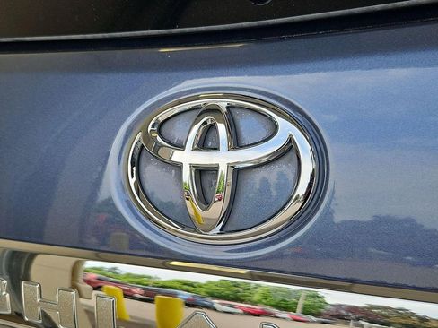 Used 2012 Toyota Highlander Limited w/ Tow Pkg AWD/4WD image 25