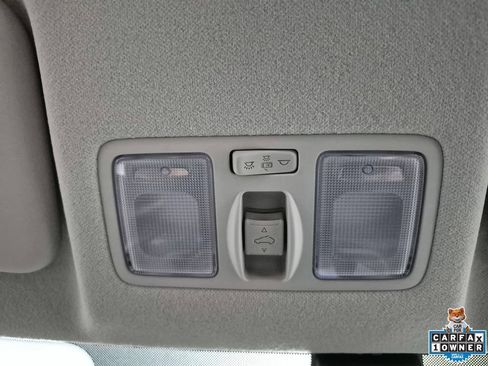 Used 2025 Hyundai Venue SEL FWD image 23