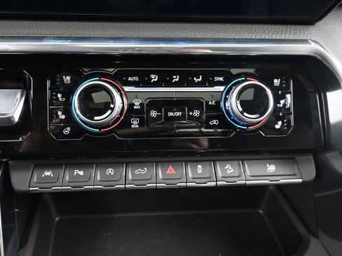 Used 2024 GMC Sierra 1500 Denali AWD/4WD image 18
