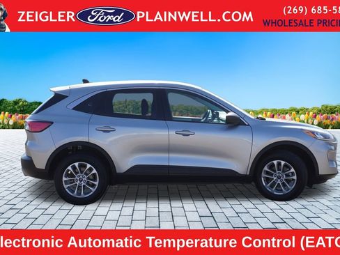 Used 2022 Ford Escape SE w/ Cold Weather Package image 6