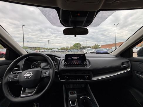 Used 2025 Nissan Rogue SV FWD image 35