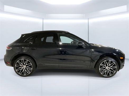 Used 2025 Porsche Macan image 5