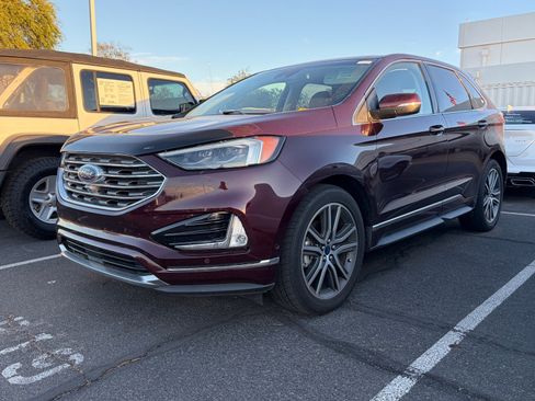Used 2019 Ford Edge Titanium w/ Equipment Group 301A FWD image 4