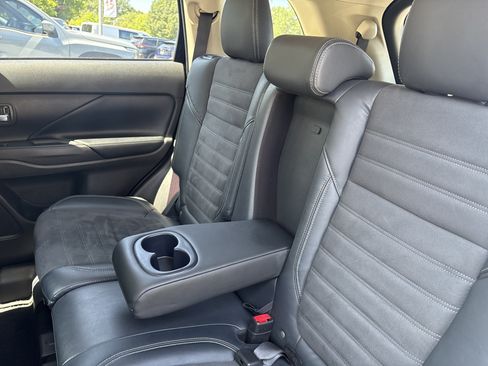 Used 2020 Mitsubishi Outlander SE FWD image 25