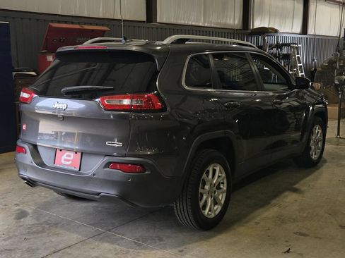 Used 2016 Jeep Cherokee Latitude w/ Safety/Convenience Group FWD image 4