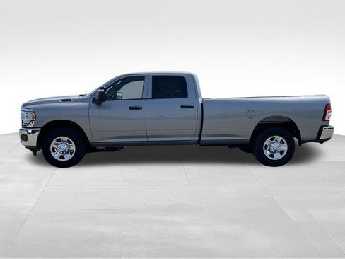 Used 2024 RAM 2500 Tradesman w/ Chrome Appearance Group image 5