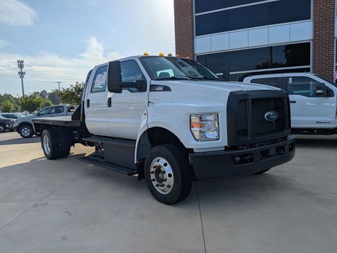 Used 2021 Ford F650 2WD Crew Cab Super Duty image 1