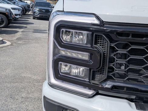 Certified 2026 Ford F250 Lariat w/ Black Appearance Package image 11