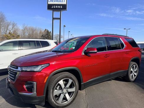 Used 2023 Chevrolet Traverse LT w/ LT Premium Package image 1