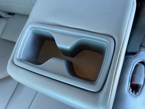 Used 2022 Toyota Highlander XLE image 19