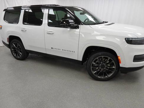 New 2025 Jeep Grand Wagoneer Series III w/ Rear Seat Video Group 1 image 9