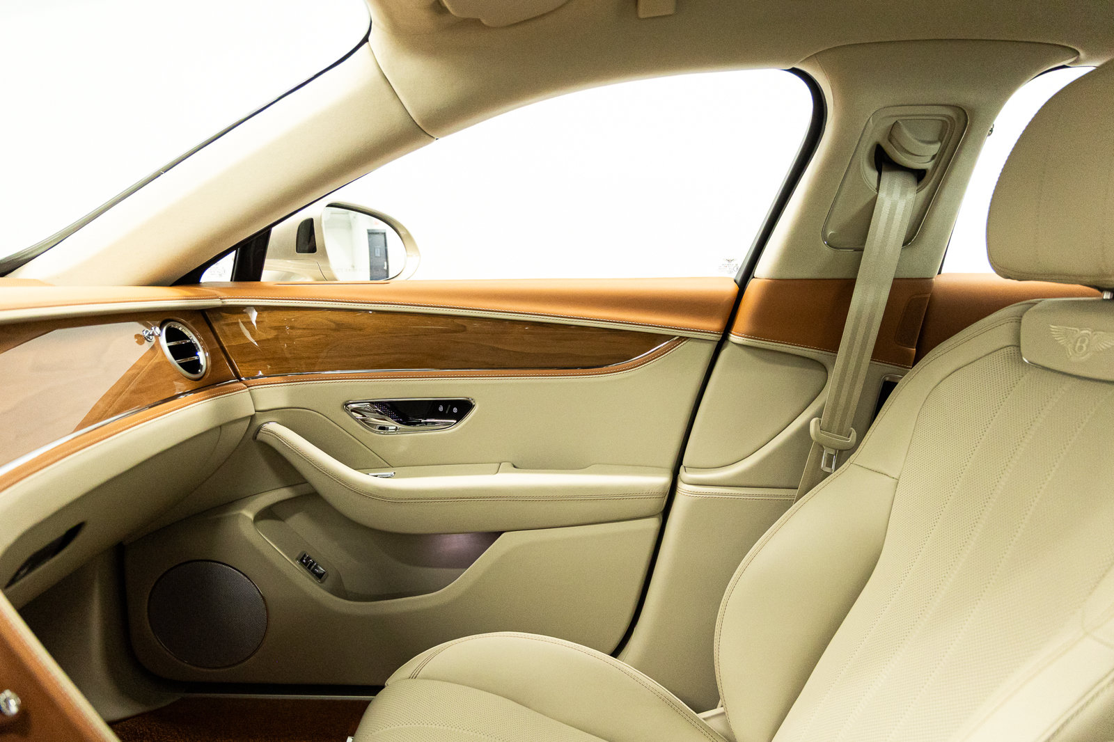 Used 2026 Bentley Flying Spur V8 AWD/4WD image 44
