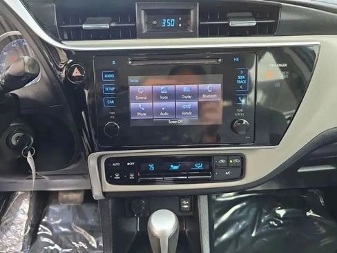 Used 2017 Toyota Corolla LE image 11