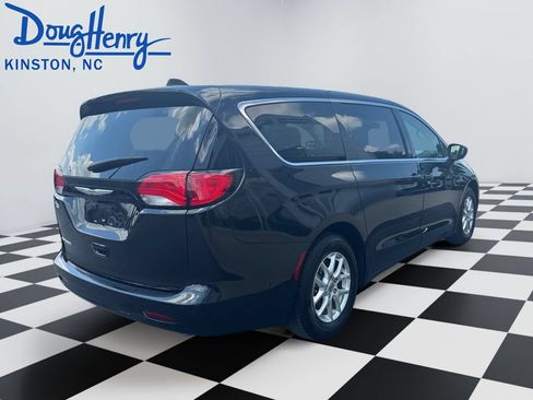 Used 2023 Chrysler Voyager LX FWD image 5