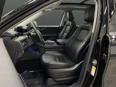 Used 2025 Lincoln Aviator Reserve AWD/4WD image 4