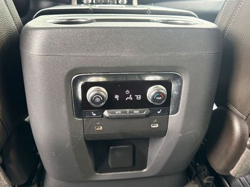 Used 2022 GMC Yukon XL Denali w/ Denali Premium Package image 17