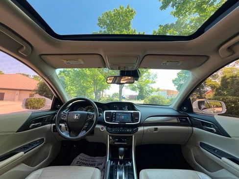 Used 2017 Honda Accord Touring image 26