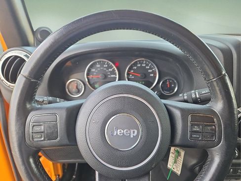 Used 2013 Jeep Wrangler Unlimited Sahara image 19