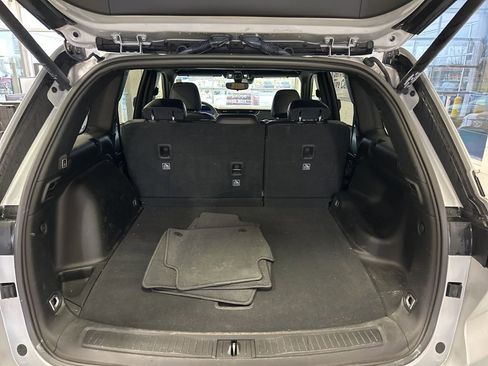 Used 2024 Jeep Grand Cherokee Altitude image 16