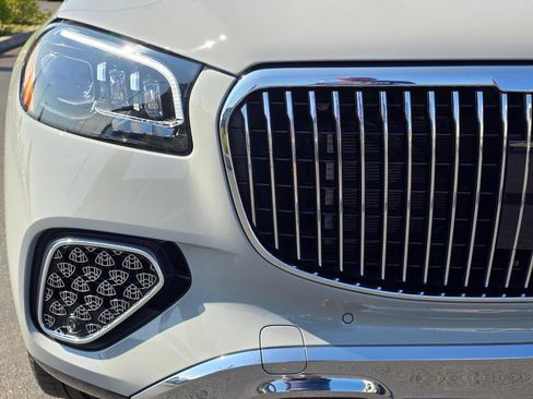 Used 2024 Mercedes-Benz Maybach GLS 600 4MATIC image 34