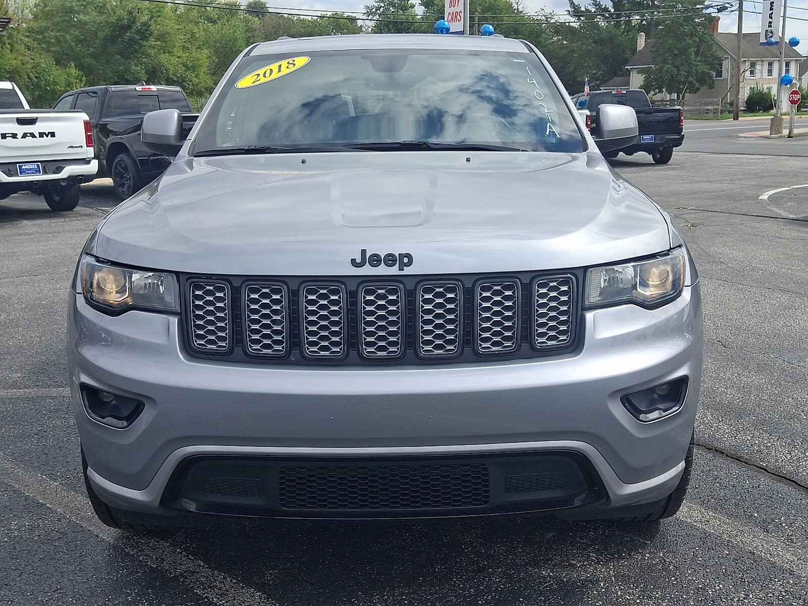 Used 2018 Jeep Grand Cherokee Altitude AWD/4WD image 2