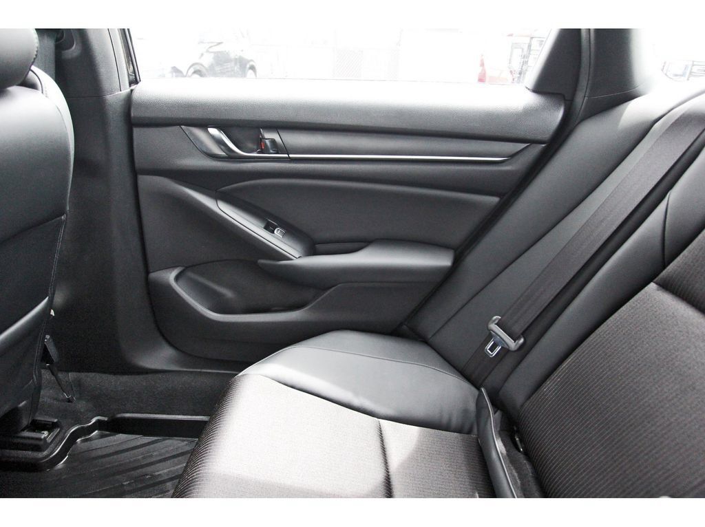 Used 2018 Honda Accord Sport image 12