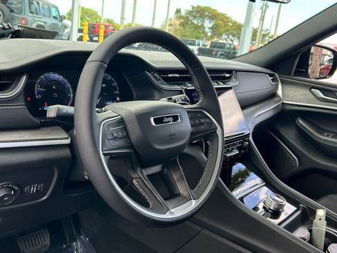 Used 2025 Jeep Grand Cherokee L Limited w/ Luxury Tech Group II image 64