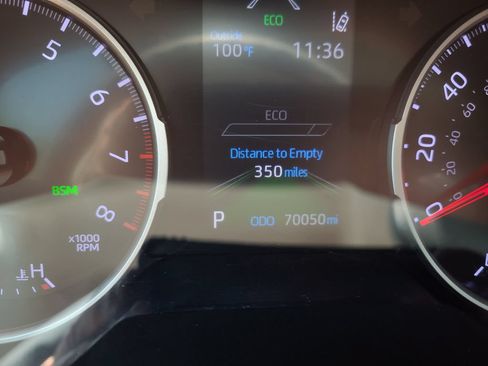 Used 2020 Toyota RAV4 XLE FWD image 32