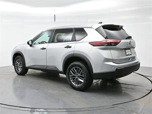 Used 2024 Nissan Rogue S image 5