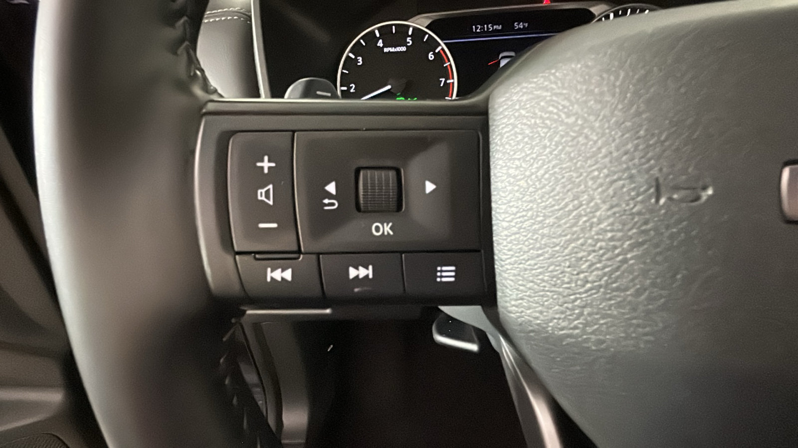 Used 2025 Nissan Rogue SV FWD image 19