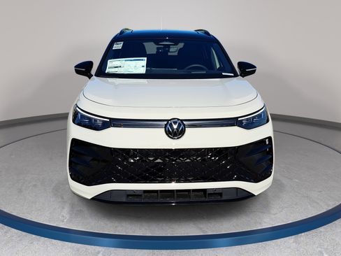 New 2026 Volkswagen Tiguan SE R-Line FWD image 2