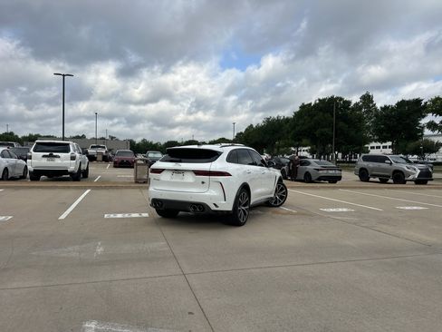 Used 2022 Jaguar F-PACE SVR image 2