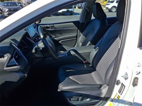 Used 2024 Toyota Camry SE image 8