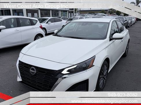 Used 2023 Nissan Altima 2.5 SV FWD image 2