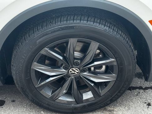 Used 2024 Volkswagen Tiguan SE AWD/4WD image 47