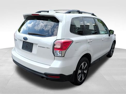 Used 2018 Subaru Forester 2.5i Premium w/ All-Weather Package AWD/4WD image 5