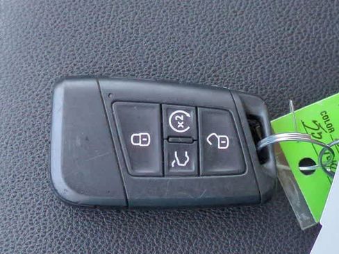 Used 2024 Volkswagen Taos SE image 33