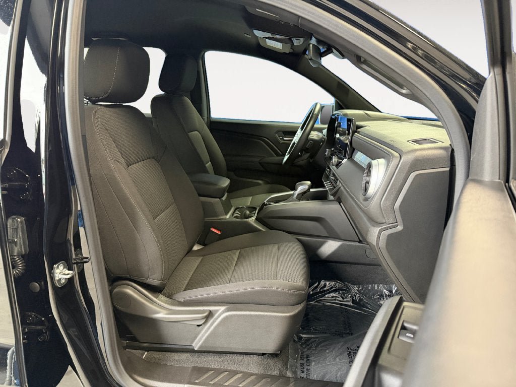 Used 2025 Chevrolet Colorado LT AWD/4WD image 25