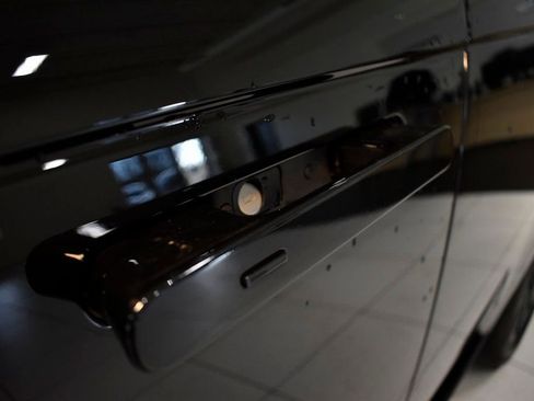 Used 2025 Land Rover Range Rover SE image 23