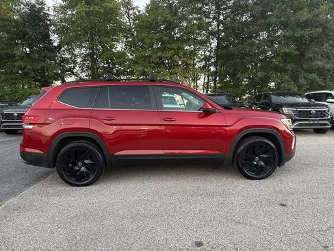 Used 2024 Volkswagen Atlas SE AWD/4WD image 9