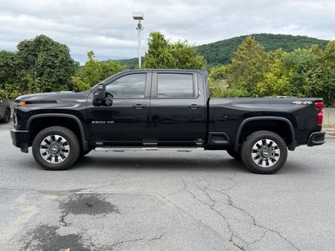 Used 2022 Chevrolet Silverado 2500 Custom w/ Custom Convenience Package AWD/4WD image 3