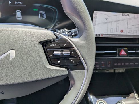 Certified 2023 Kia Niro EX FWD image 30